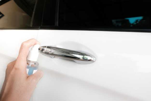 Отделение обшивки от дверной карты