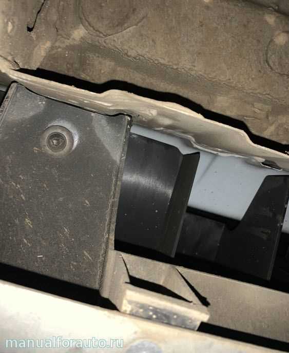 Проверка состояния креплений и защелок