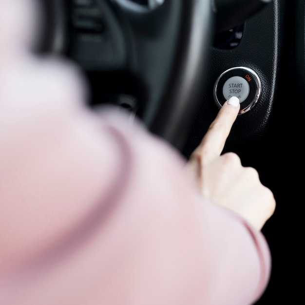 Как вручную установить ручник на Mercedes 124